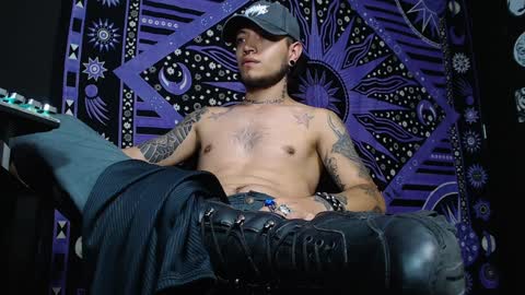 Snapshot of dicaprioo_ chatting on 02/04/25, 07:33 DICAPRIO online show from 02/04/25, 07:33