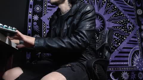 Snapshot of dicaprioo_ chatting on 02/05/25, 07:53 DICAPRIO online show from 02/05/25, 07:53