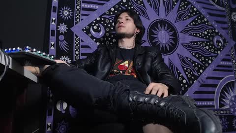 Snapshot of dicaprioo_ chatting on 02/06/25, 12:22 DICAPRIO online show from 02/06/25, 12:22