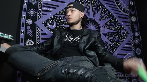 Snapshot of dicaprioo_ chatting on 02/06/25, 06:56 DICAPRIO online show from 02/06/25, 06:56