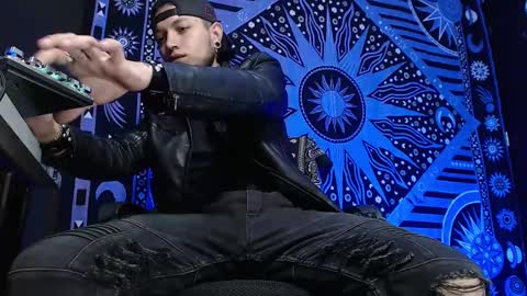 Snapshot of dicaprioo_ chatting on 02/18/25, 10:25 DICAPRIO online show from 02/18/25, 10:25