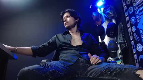 Snapshot of dicaprioo_ chatting on 03/03/25, 06:44 DICAPRIO online show from 03/03/25, 06:44