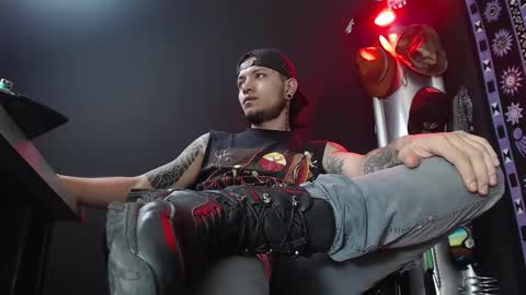 Snapshot of dicaprioo_ chatting on 03/04/25, 08:38 DICAPRIO online show from 03/04/25, 08:38