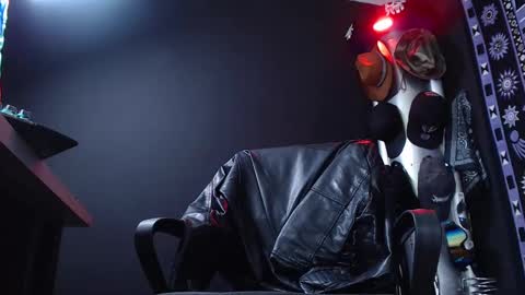 Snapshot of dicaprioo_ chatting on 03/05/25, 05:18 DICAPRIO online show from 03/05/25, 05:18