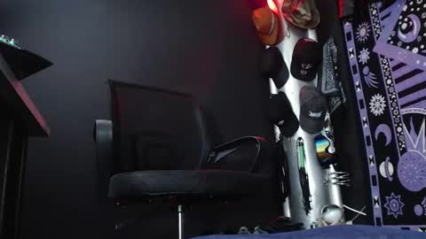 Snapshot of dicaprioo_ chatting on 03/12/25, 06:44 DICAPRIO online show from 03/12/25, 06:44