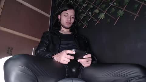 Snapshot of dicaprioo_ chatting on 09/17/25, 02:02 DICAPRIO online show from 09/17/25, 02:02