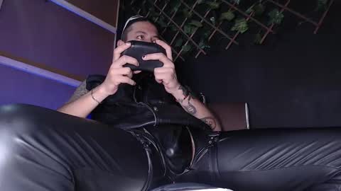 Snapshot of dicaprioo_ chatting on 10/10/25, 05:06 DICAPRIO online show from 10/10/25, 05:06