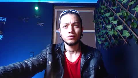 Snapshot of dicaprioo_ chatting on 10/21/25, 03:29 DICAPRIO online show from 10/21/25, 03:29