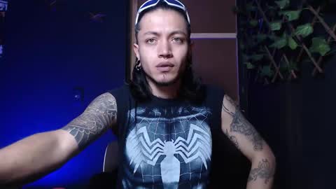 Snapshot of dicaprioo_ chatting on 10/23/25, 02:11 DICAPRIO online show from 10/23/25, 02:11