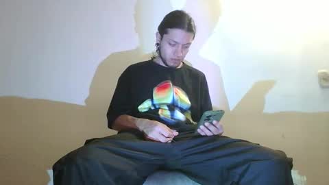 Snapshot of dicaprioo_ chatting on 03/06/26, 01:02 DICAPRIO online show from 03/06/26, 01:02