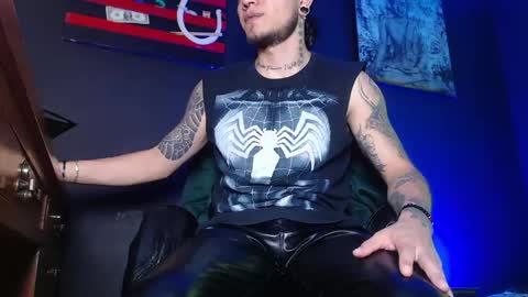 Snapshot of dicaprioo_ chatting on 03/23/26, 06:45 DICAPRIO online show from 03/23/26, 06:45