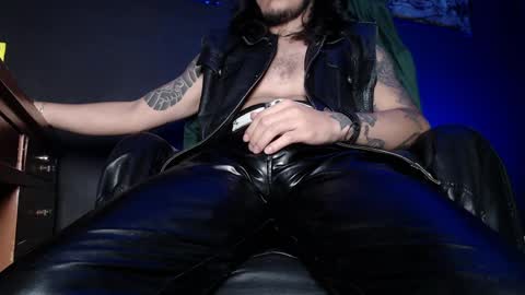 Snapshot of dicaprioo_ chatting on 03/27/26, 08:26 DICAPRIO online show from 03/27/26, 08:26