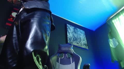 Snapshot of dicaprioo_ chatting on 04/01/26, 01:41 DICAPRIO online show from 04/01/26, 01:41