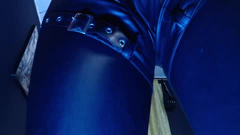 Snapshot of dicaprioo_ chatting on 04/09/26, 06:02 DICAPRIO online show from 04/09/26, 06:02