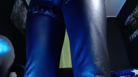 Snapshot of dicaprioo_ chatting on 04/20/26, 03:31 DICAPRIO online show from 04/20/26, 03:31