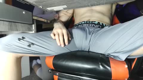 Snapshot of dick_and_muscle chatting on 02/14/25, 06:56 Dick And Muscle online show from 02/14/25, 06:56