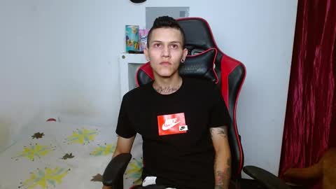 Snapshot of dick_monster23cm chatting on 12/18/24, 12:21 dick_monster23cm online show from 12/18/24, 12:21