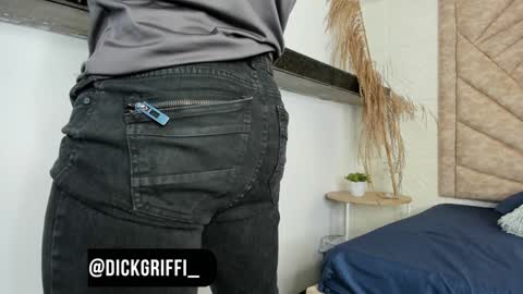 Snapshot of dickgriffith chatting on 01/10/25, 11:43 Dick Griffith online show from 01/10/25, 11:43