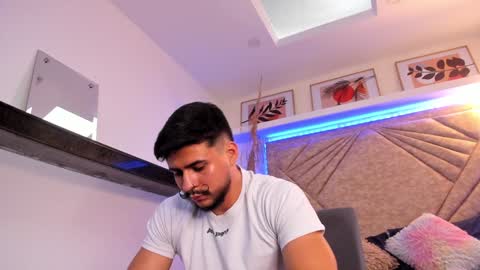 Snapshot of dickgriffith chatting on 01/25/25, 02:03 Dick Griffith online show from 01/25/25, 02:03