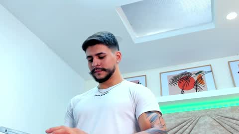 Snapshot of dickgriffith chatting on 02/06/25, 02:48 Dick Griffith online show from 02/06/25, 02:48