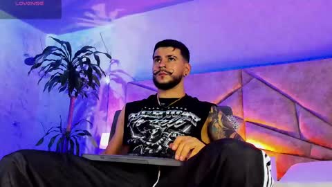 Snapshot of dickgriffith chatting on 10/06/25, 12:35 Dick Griffith online show from 10/06/25, 12:35