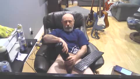 Snapshot of dickrb1984 chatting on 02/12/25, 01:52 dickrb1984 online show from 02/12/25, 01:52