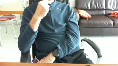 Snapshot of didonc chatting on 05/11/26, 03:07 didonc from france..... online show from 05/11/26, 03:07