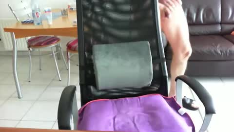 Snapshot of didonc chatting on 05/19/26, 10:32 didonc from france..... online show from 05/19/26, 10:32