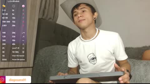 Snapshot of diego_santoro01 chatting on 02/27/25, 06:31 Diego Sanx01 online show from 02/27/25, 06:31