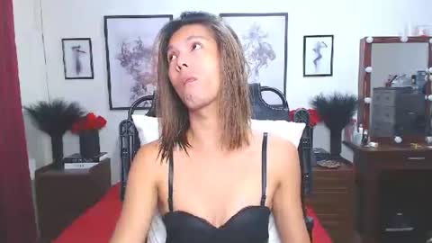 Dennesse online show from 12/15/25, 09:57