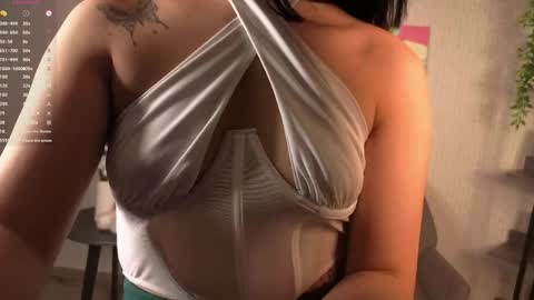 Snapshot of dierdrevanruler chatting on 04/21/26, 01:42 Kanmi for you online show from 04/21/26, 01:42