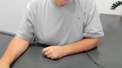 Snapshot of dieselau chatting on 12/14/25, 03:01 Diesel online show from 12/14/25, 03:01