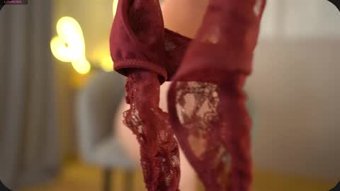 Snapshot of dietmountaindew_ chatting on 02/10/25, 06:45 Sophie online show from 02/10/25, 06:45