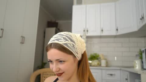 Snapshot of dietmountaindew_ chatting on 04/05/26, 04:04 Sophie online show from 04/05/26, 04:04