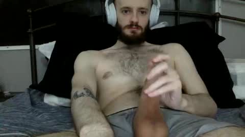 Snapshot of digbicknik chatting on 02/19/25, 08:22 digbicknik online show from 02/19/25, 08:22