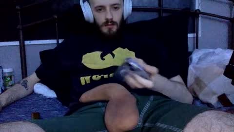 Snapshot of digbicknik chatting on 02/25/25, 10:15 digbicknik online show from 02/25/25, 10:15