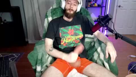 Snapshot of digbicknik chatting on 09/18/25, 02:35 digbicknik online show from 09/18/25, 02:35