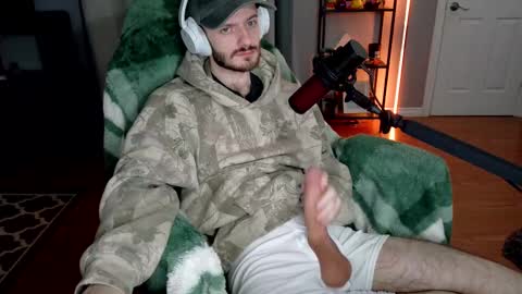 Snapshot of digbicknik chatting on 10/02/25, 03:35 digbicknik online show from 10/02/25, 03:35