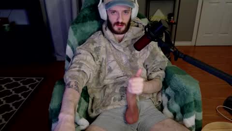 Snapshot of digbicknik chatting on 10/30/25, 01:29 digbicknik online show from 10/30/25, 01:29