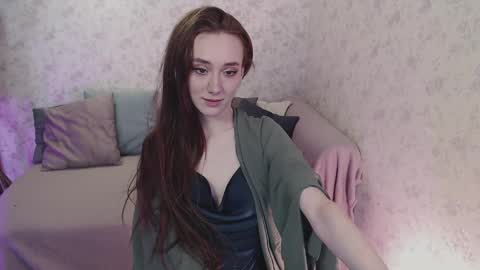 Hi im Alice 3 Im usualy online 03-10 or 17-21 UTC0 online show from 03/11/25, 06:53