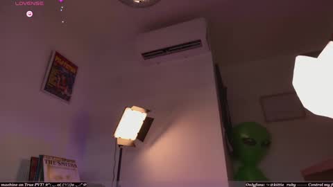Snapshot of digitalkisses chatting on 05/18/26, 06:47 Estef Ger online show from 05/18/26, 06:47