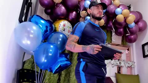 dilan_scootk_ online show from 02/02/25, 11:08