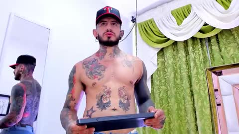 dilan_scootk_ online show from 11/19/25, 07:36