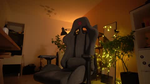 Snapshot of dilanmoritz chatting on 12/27/24, 08:28 Dilan online show from 12/27/24, 08:28