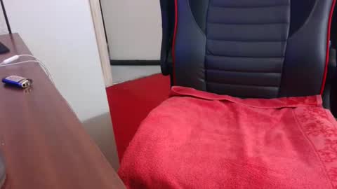 Snapshot of dimax75000 chatting on 02/14/25, 11:21 dimax75000 online show from 02/14/25, 11:21