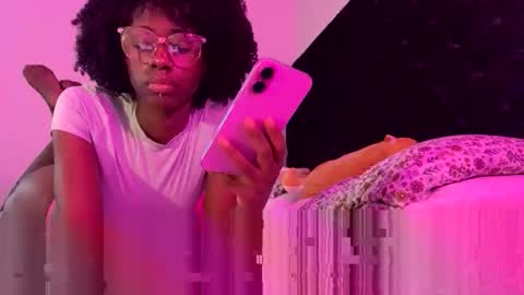 Snapshot of dimedoll33 chatting on 09/10/25, 02:00 black american princess online show from 09/10/25, 02:00