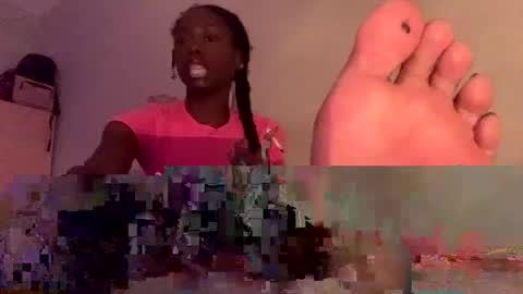 Snapshot of dimedoll33 chatting on 09/30/25, 11:54 black american princess online show from 09/30/25, 11:54