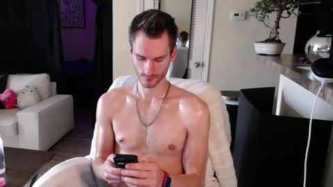 Snapshot of dimitri_4793 chatting on 02/04/25, 03:47 Meechii online show from 02/04/25, 03:47