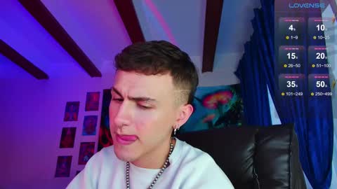 Julian Independent Model online show from 03/01/25, 10:42