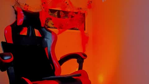 Snapshot of dimitri_master chatting on 10/19/25, 10:21 Angel Dimitri online show from 10/19/25, 10:21